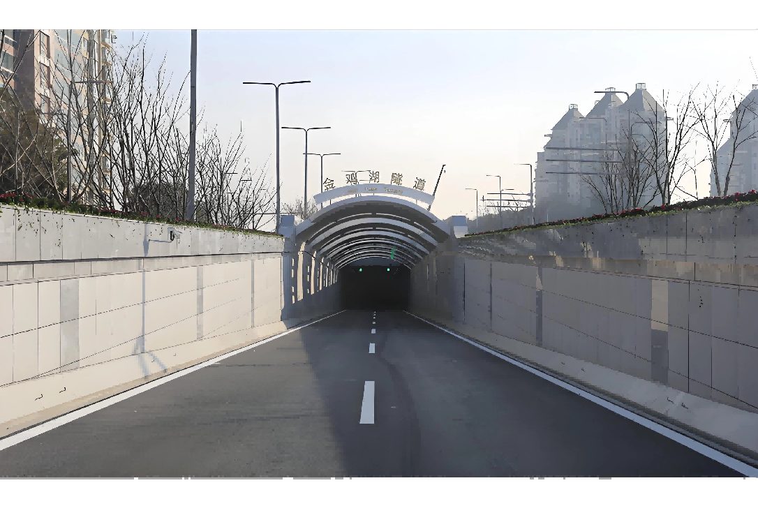 图2:苏州金鸡湖隧道项目实景——长距离地下工程对桥架跨距与防腐要求极高(如迎材料供应渠道)